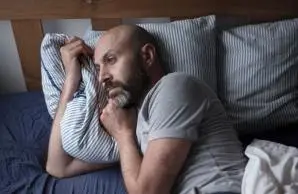 帕金森病的早期症状有哪些?别等“手抖”才重视 2 帕金森病的睡眠问题